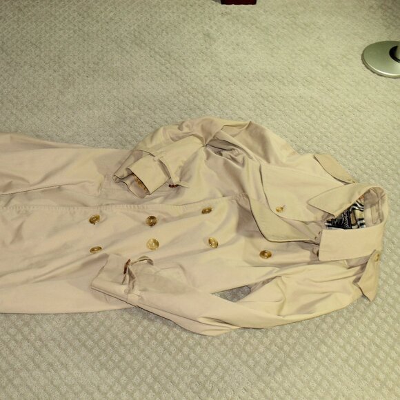 Burberrys' Kensington Double Breasted Khaki Cotton Blend Trench Coat 43" Chest - Picture 4 of 12